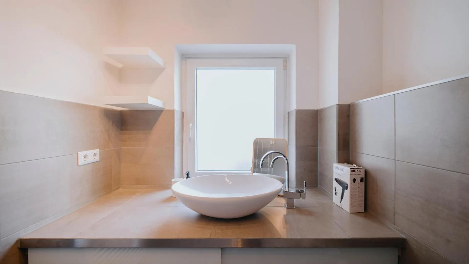 Lovely Apartment With Balcony - Cozy , Near Kadewe & Kurfuerstendamm ベルリン