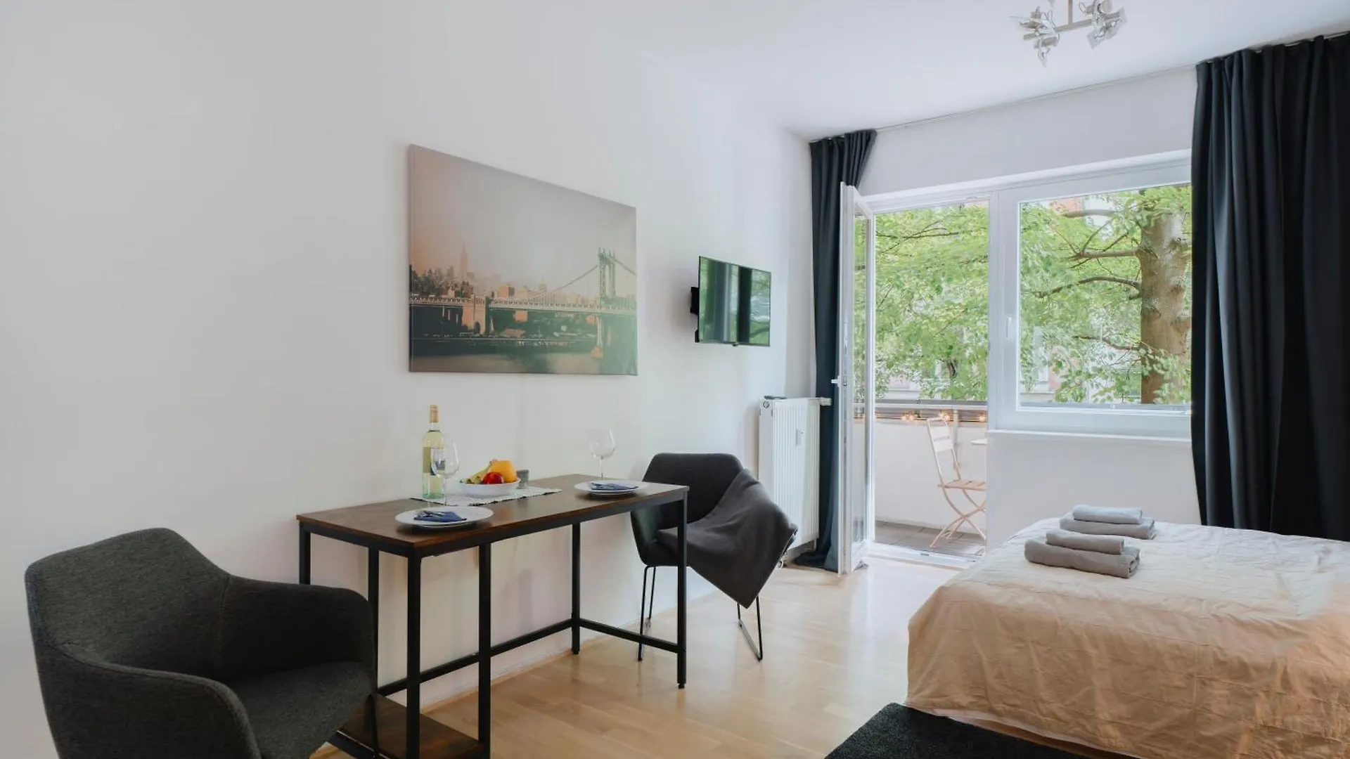 Lovely Apartment With Balcony - Cozy , Near Kadewe & Kurfuerstendamm Berlin Germany